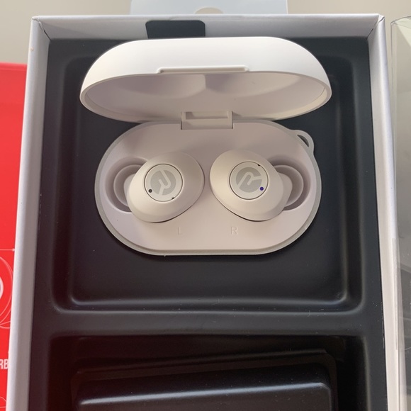 Raycon Earbuds - Picture 3 of 3